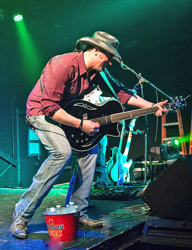 Woodward doin’ his country thing News, Sports, Jobs The Sentinel